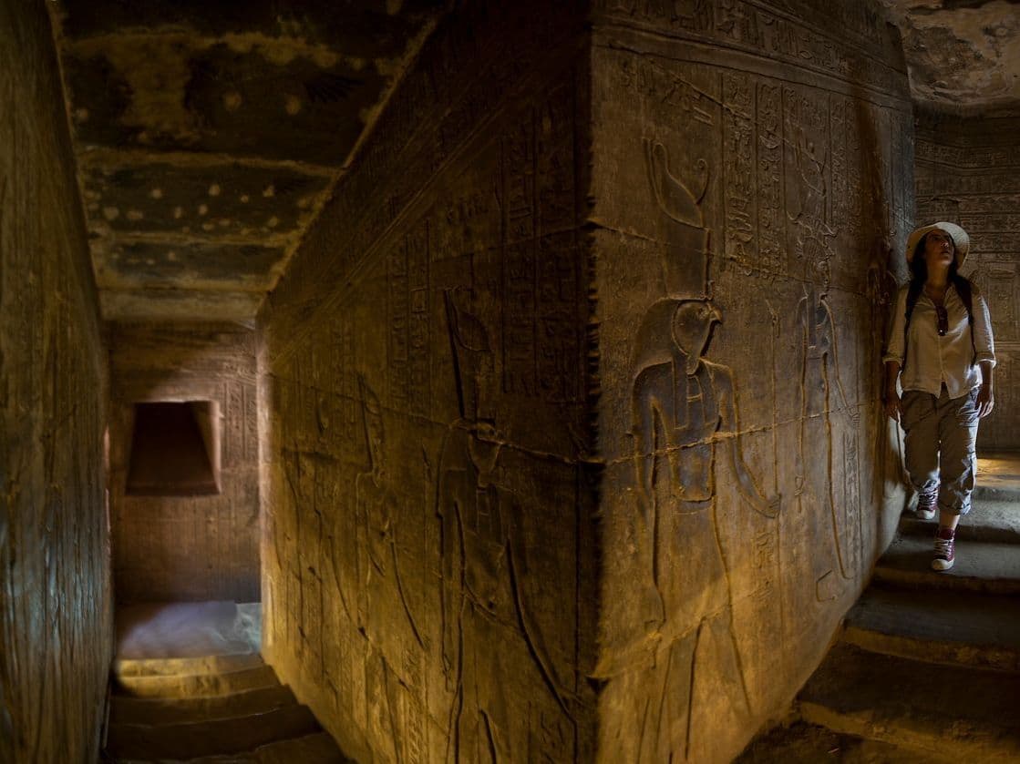 Mulher em Templo de Edfu