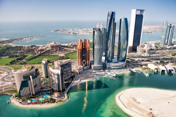 Aventura Dubai, Abu Dhabi y Mundo Ferrari Aventura Dubai, Abu Dhabi y Mundo Ferrari