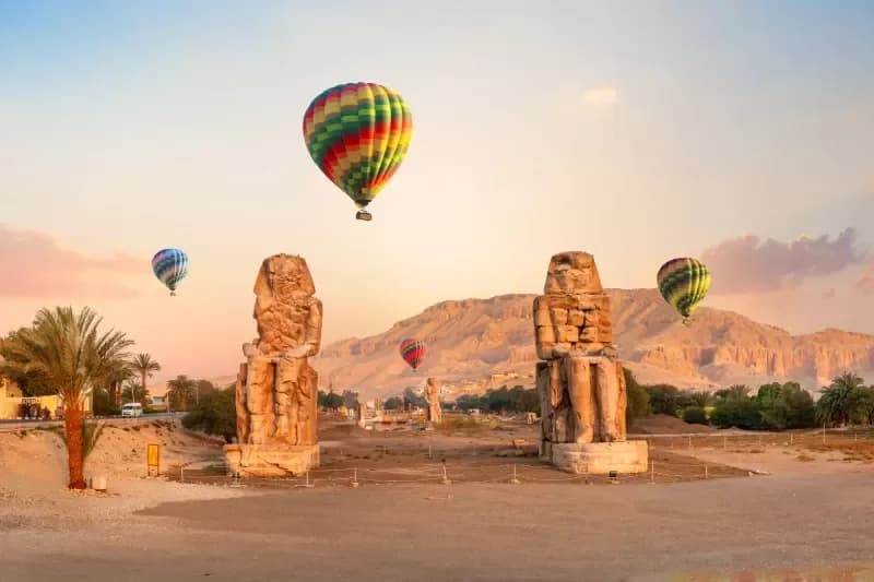 Statue di Memonone luxor , Cairo crociera e marsa alam Statue di Memonone luxor , Cairo crociera e marsa alam